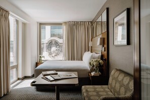 Premium bedding, in-room safe, desk, laptop workspace - Club Quarters Hotel, Grand Central (New York)