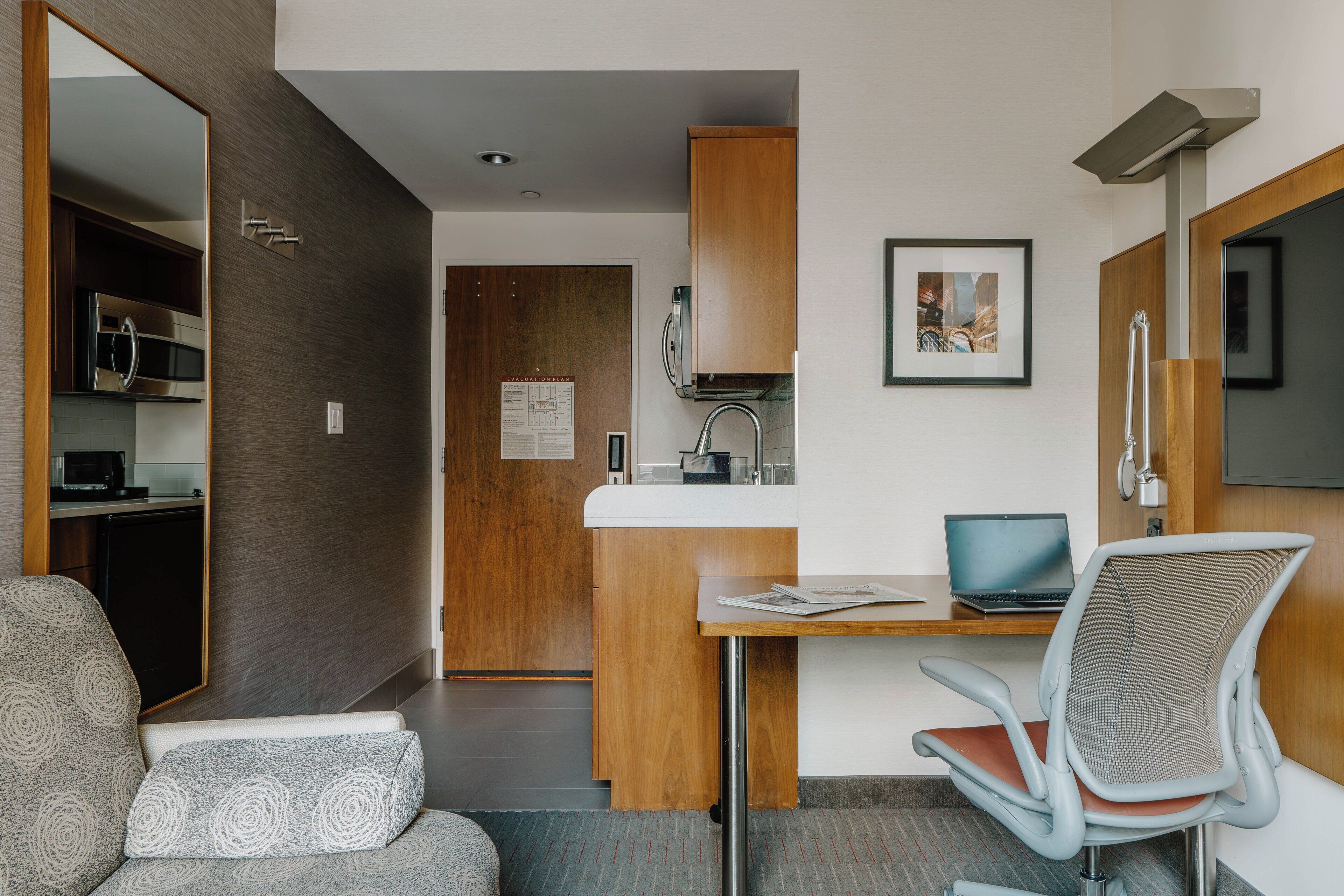 suite, kitchen (one room) | 1 bedroom, premium bedding, in-room safe, desk