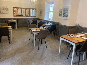 Breakfast area - Lugo Rock (Falmouth)