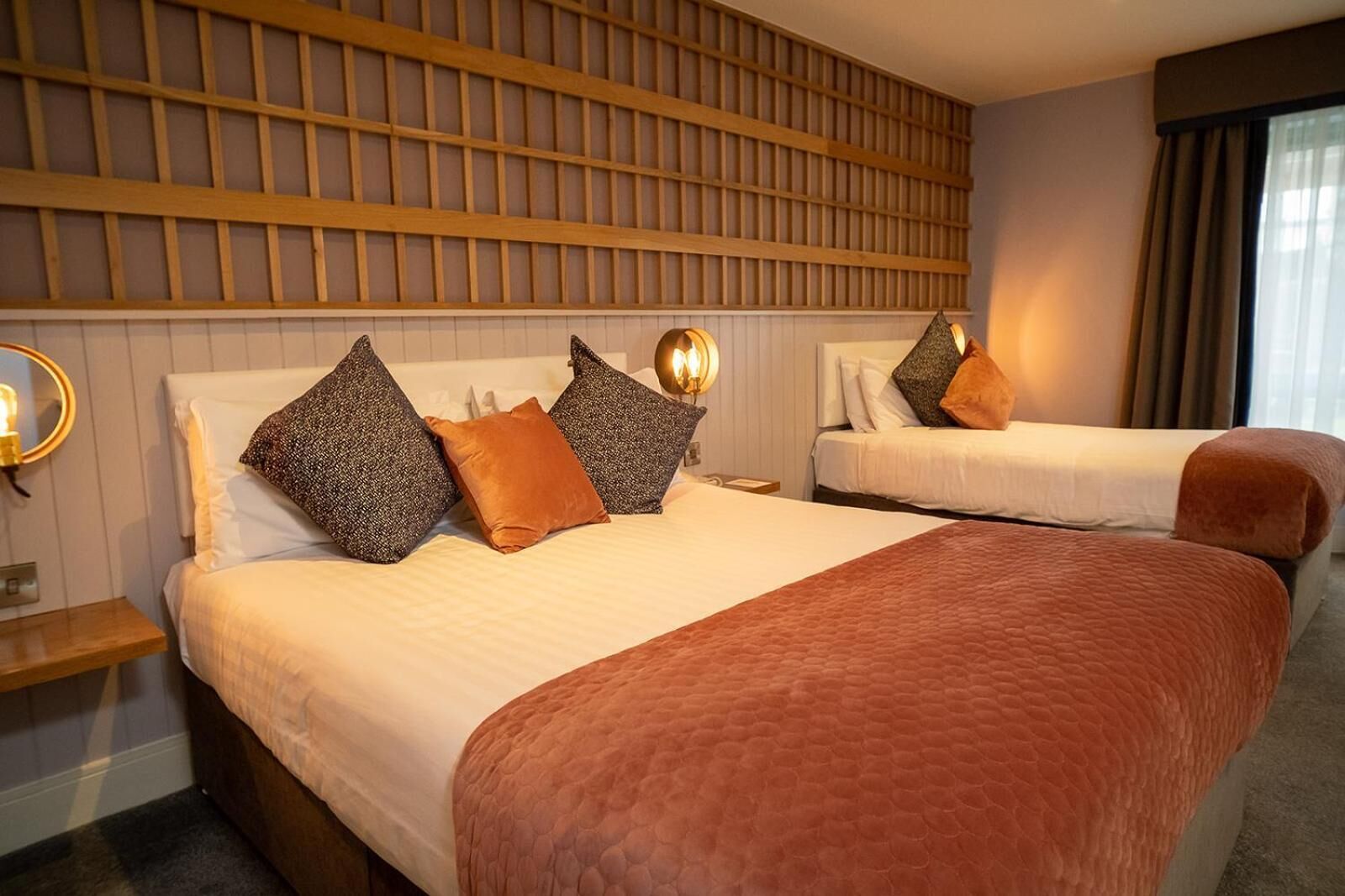 hypo-allergenic bedding, desk, iron/ironing board, free wifi