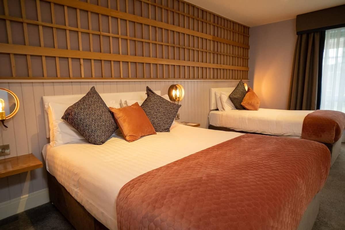 hypo-allergenic bedding, desk, iron/ironing board, free wifi