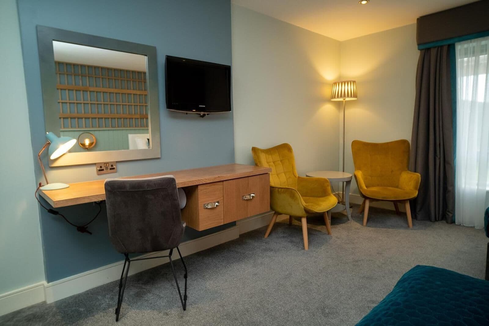 hypo-allergenic bedding, desk, iron/ironing board, free wifi