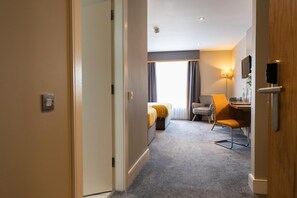 Deluxe Twin Room | Hypo-allergenic bedding, desk, iron/ironing board, free WiFi