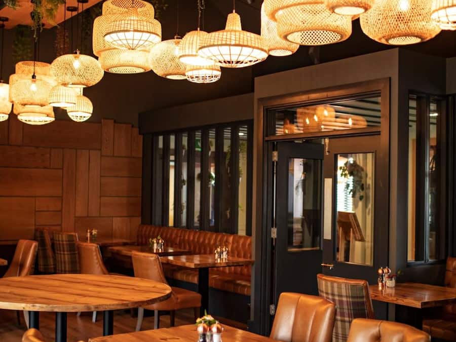 2 restaurants, lunch, dinner, brunch served; international cuisine