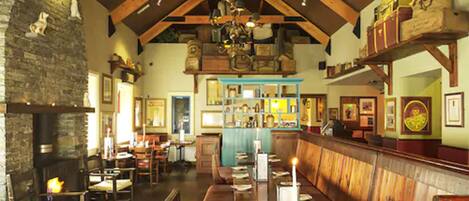 2 bares o lounges, pub