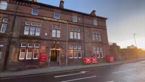 Front of property - OYO The Station Hotel Penrith (Penrith)