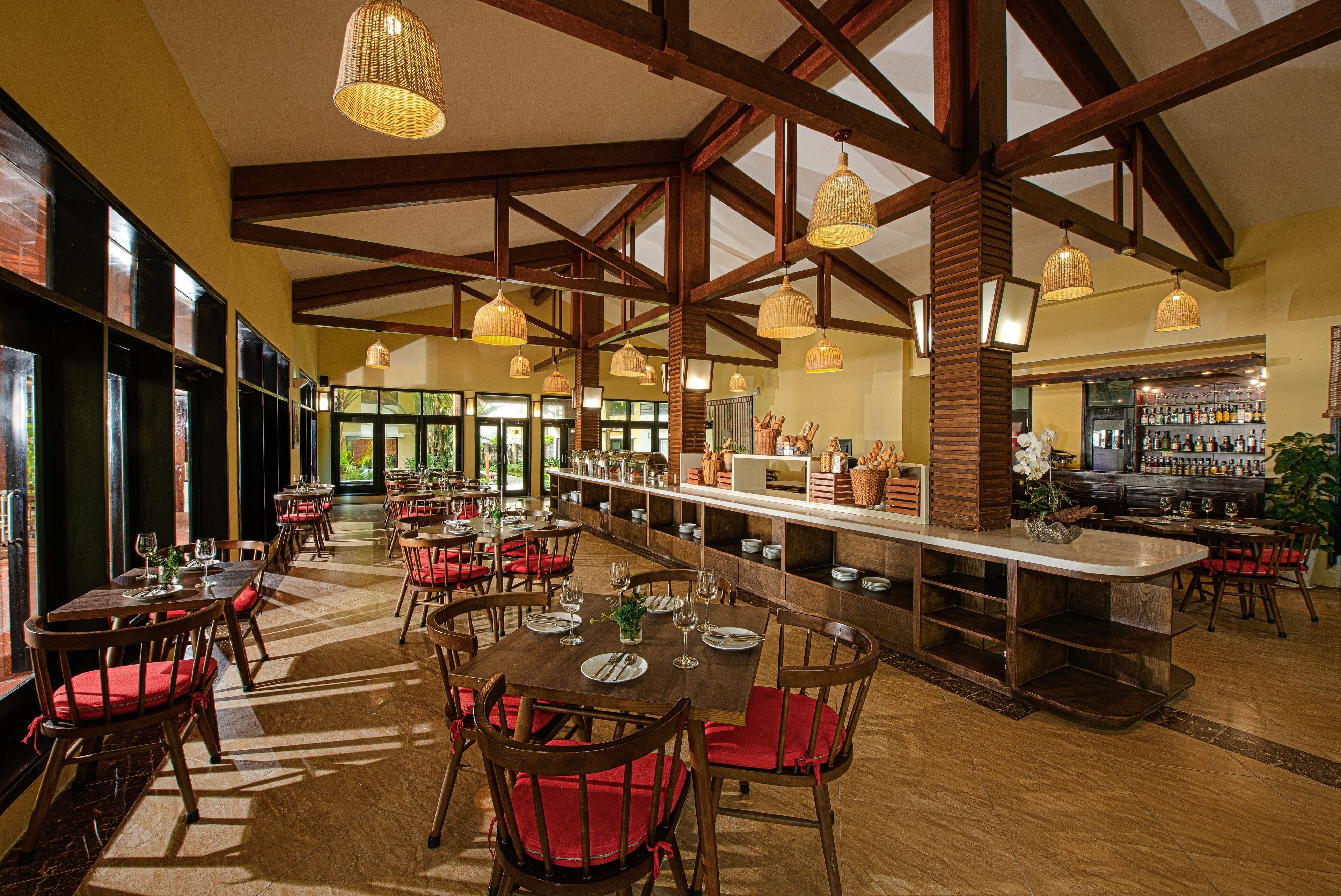 daily buffet breakfast (vnd 450000 per person)