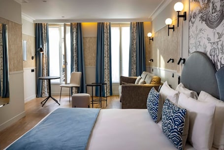 In-room safe, soundproofing, iron/ironing board, free WiFi. Grand Hotel Leveque