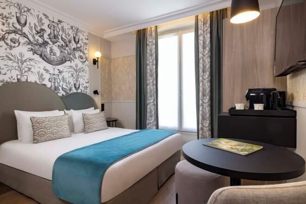 In-room safe, soundproofing, iron/ironing board, free WiFi