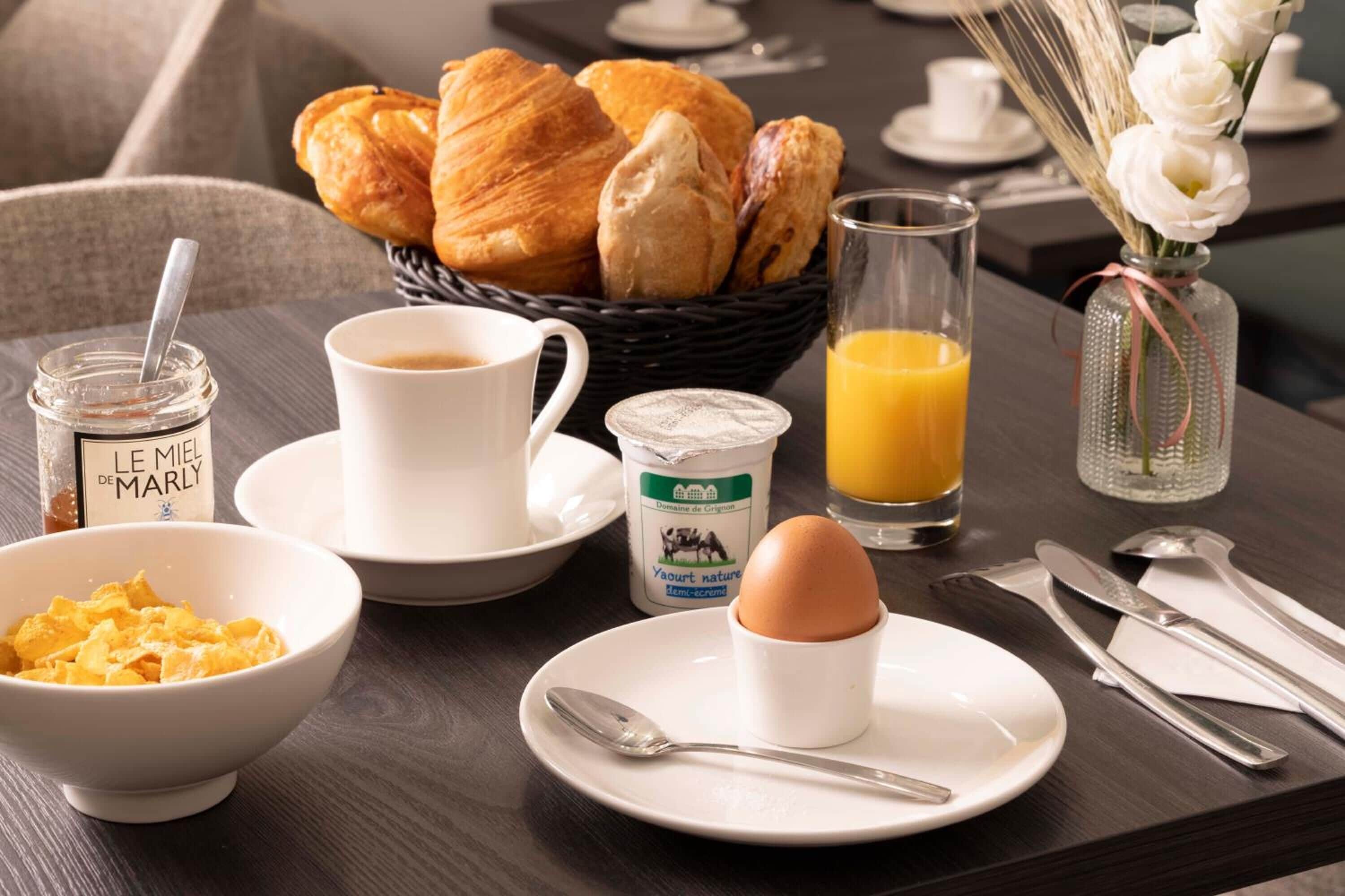 daily buffet breakfast (eur 15 per person)