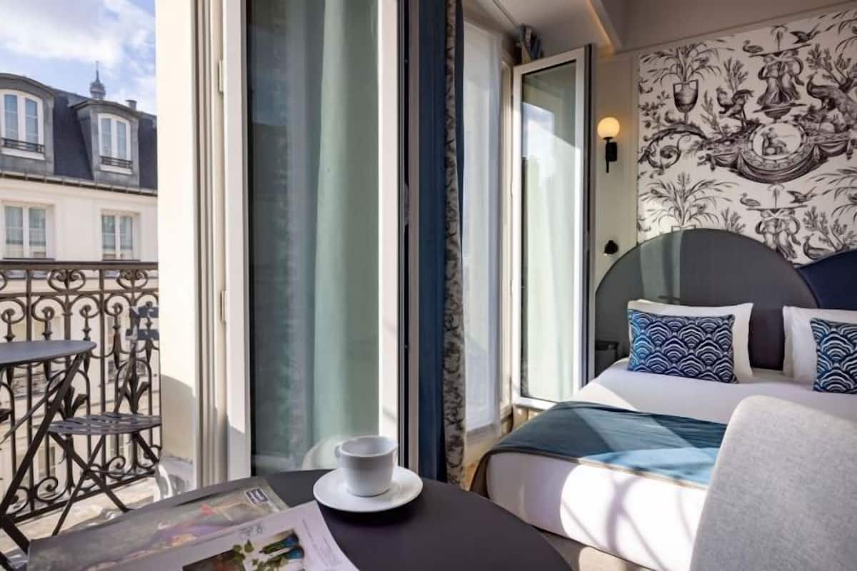 In-room safe, soundproofing, iron/ironing board, free WiFi