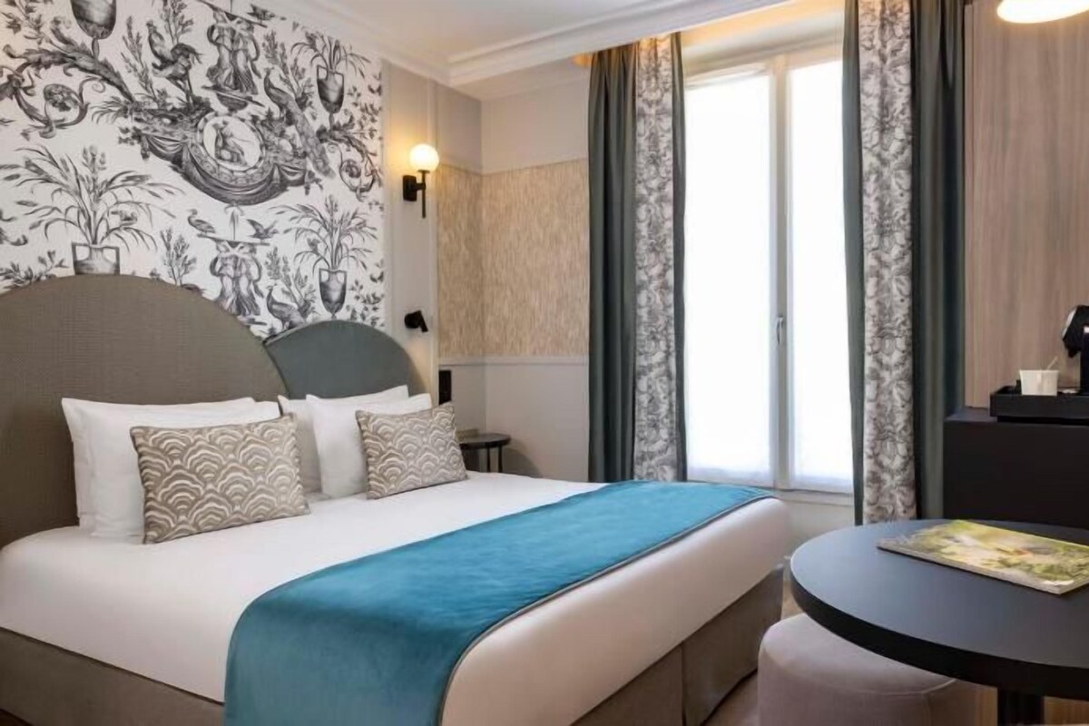 In-room safe, soundproofing, iron/ironing board (on request)