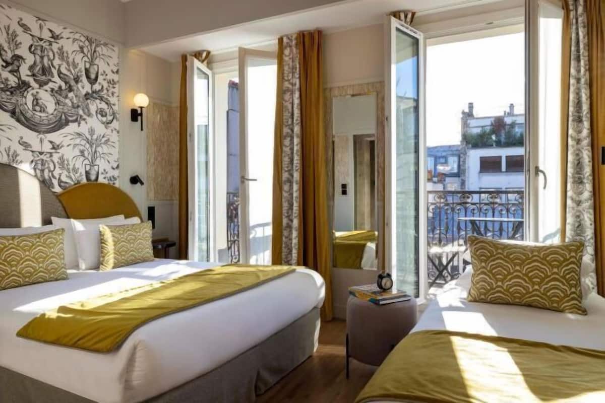 In-room safe, soundproofing, iron/ironing board, free WiFi