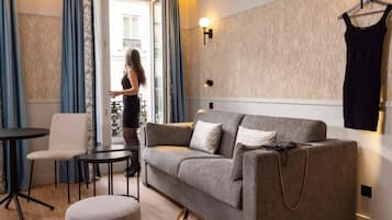 Prestige Suite für 4 Personen mit Bad und Straßenseite | 1 Schlafzimmer, Zimmersafe, schallisolierte Zimmer