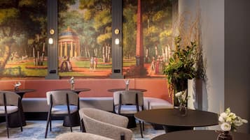 Bữa sáng buffet hàng ngày (15 EUR/mỗi người)