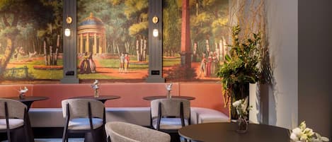 Se ofrece un desayuno bufé (15 EUR por persona)