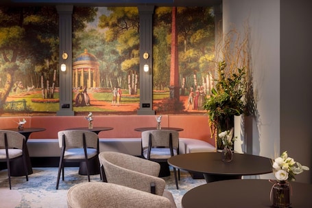 Daily buffet breakfast (EUR 15 per person)