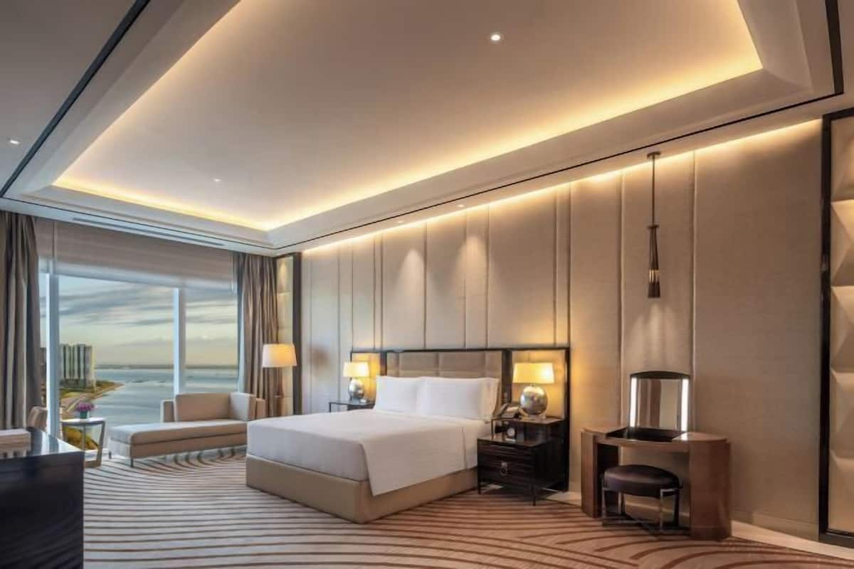Premium bedding, in-room safe, individually furnished, desk