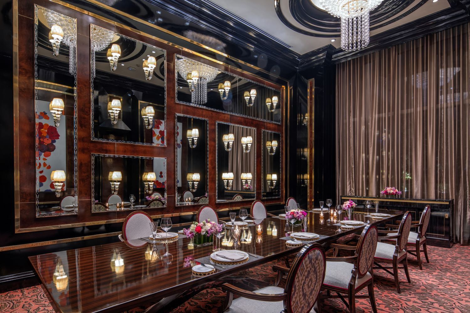 14 restaurants servant le petit déjeuner, le déjeuner et le dîner