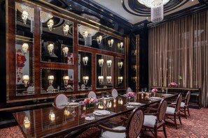 14 restaurants; breakfast, lunch, dinner and brunch served  - Solaire Resort Entertainment City (Parañaque)