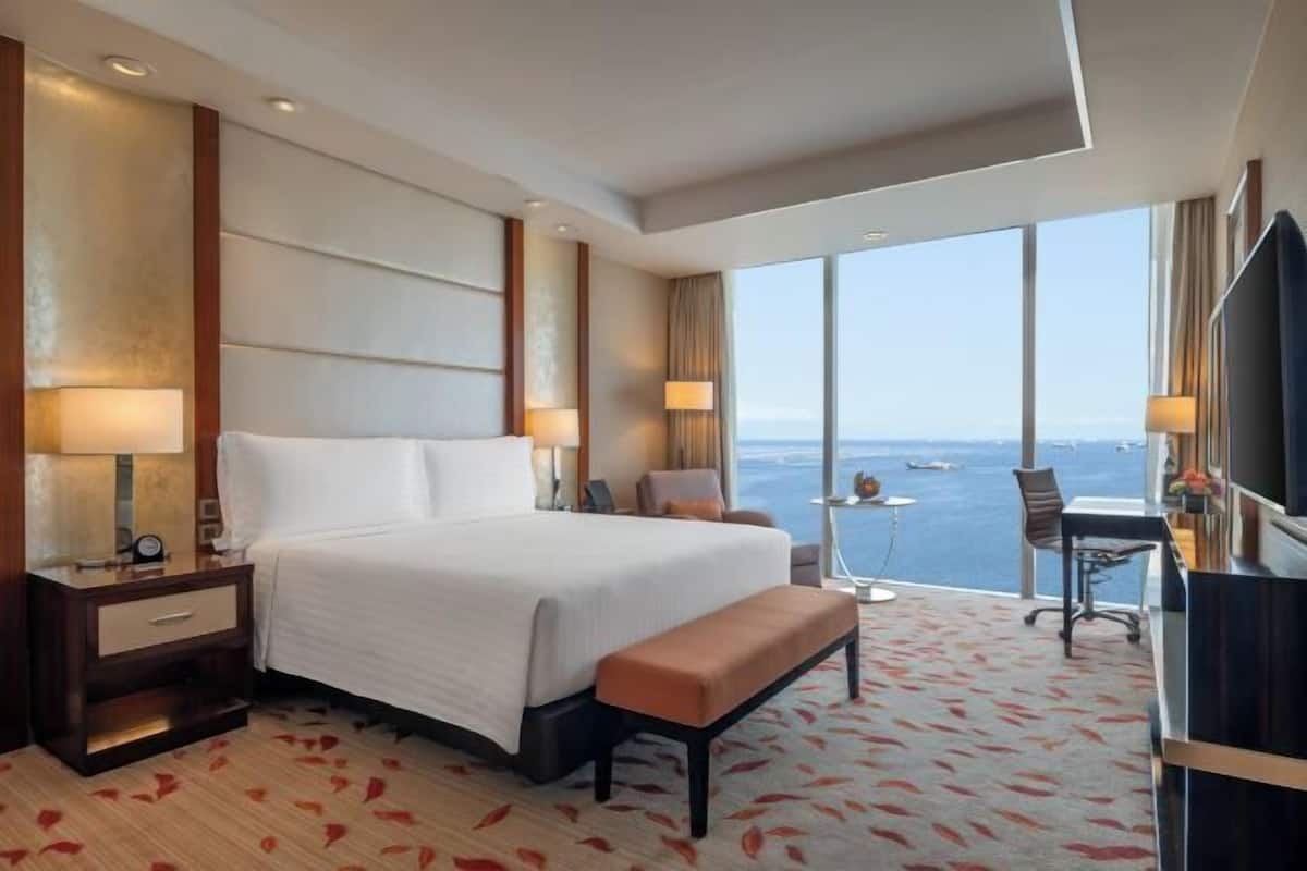 Premium bedding, in-room safe, individually furnished, desk