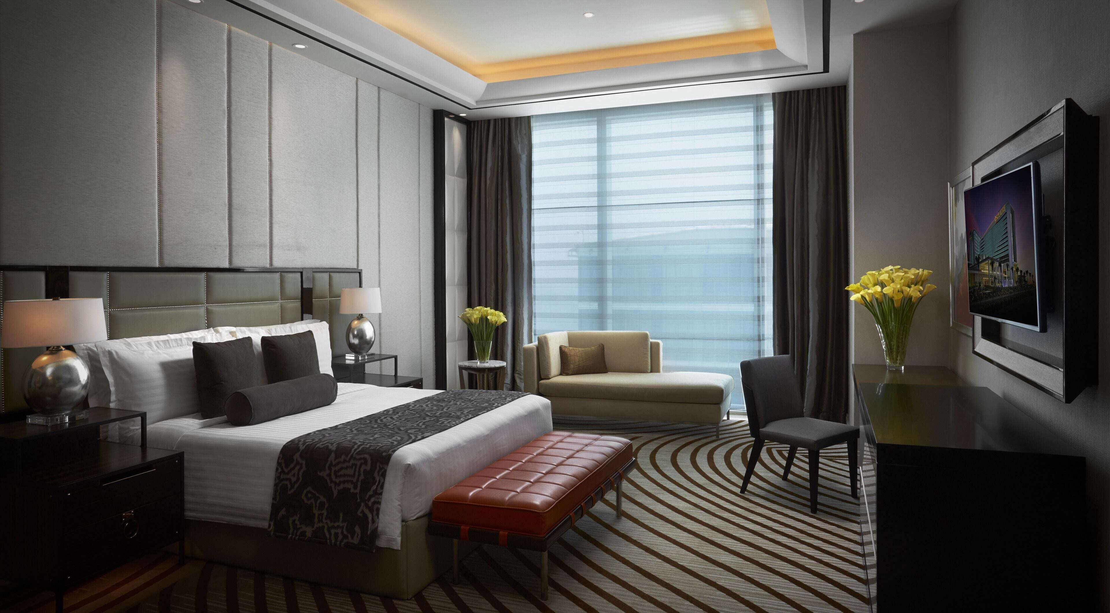 Premium bedding, in-room safe, individually furnished, desk