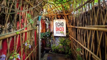 Vista frontal de la propiedad