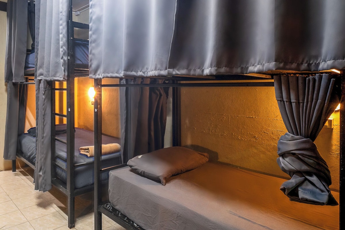6-Bed AC Dorm | 1 slaapkamer, gratis wifi, beddengoed