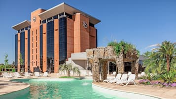 Outdoor pool, pool umbrellas