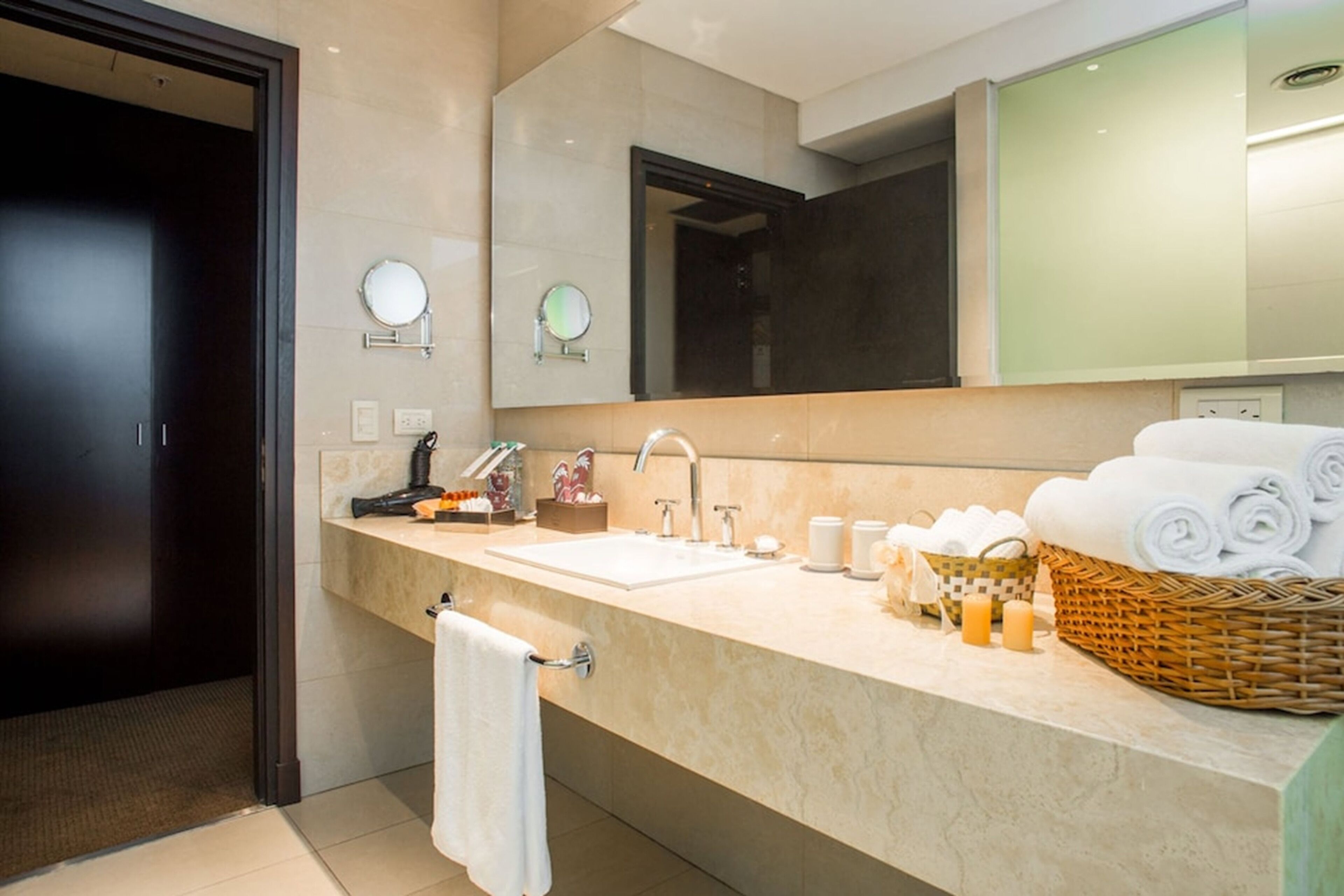 rainfall showerhead, free toiletries, hair dryer, bidet