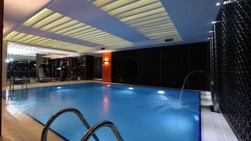 Indoor pool, pool loungers