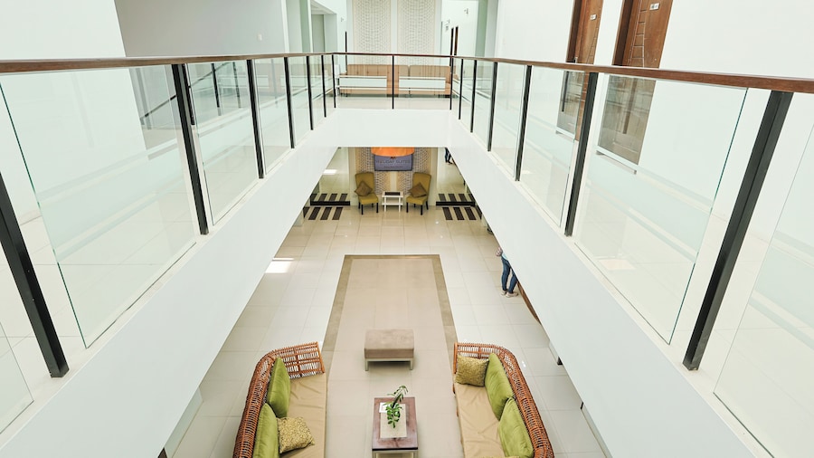 Holiday Suites Business District (Empire Suites Hotel)