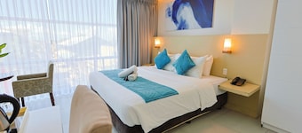 Holiday Suites Business District (Empire Suites Hotel)