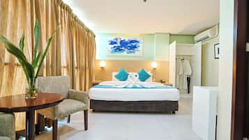 Deluxe Room | Hypo-allergenic bedding, in-room safe, desk, laptop workspace