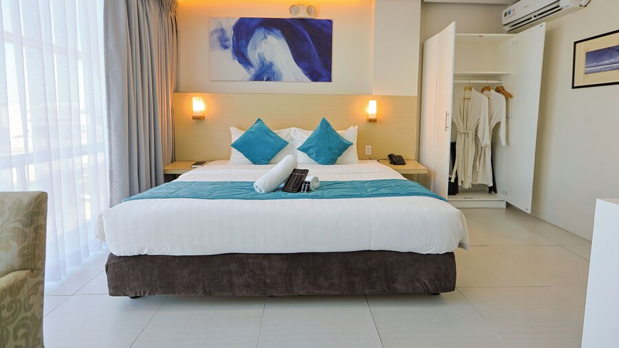 Holiday Suites Business District (Empire Suites Hotel)