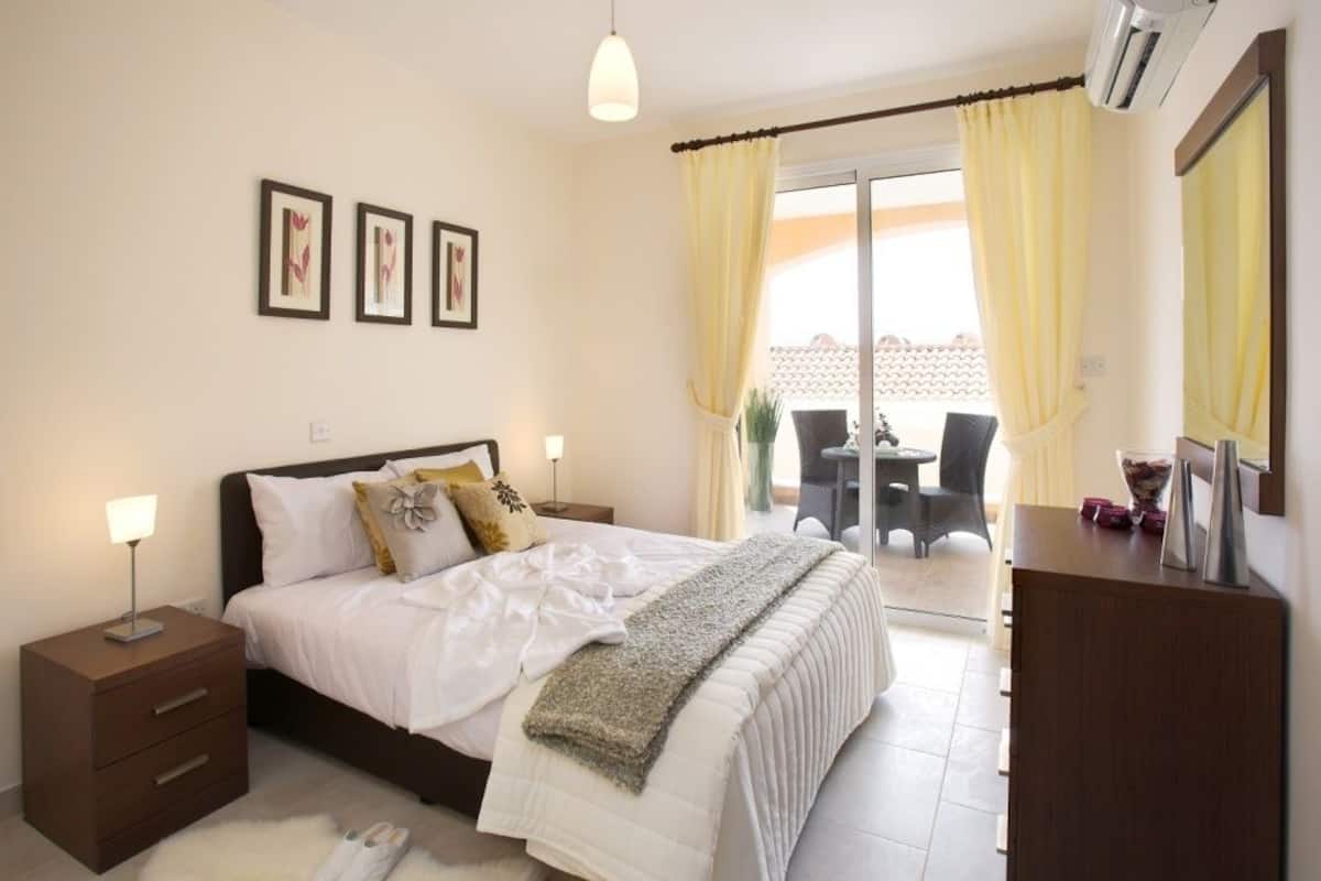 Condo, 1 Bedroom | Egyptian cotton sheets, pillowtop beds, in-room safe