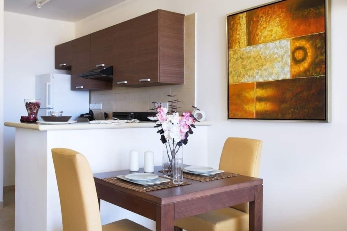 House | Private kitchen | Full-size fridge, microwave, stovetop, electric kettle