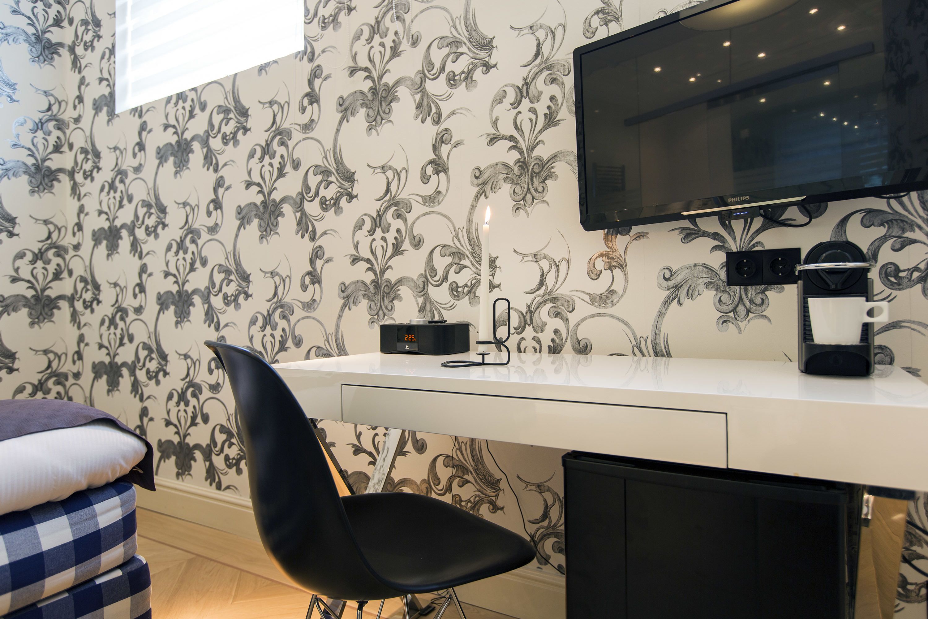 deluxe room, 1 queen bed (souterrain) | premium bedding, minibar, in-room safe, individually decorated