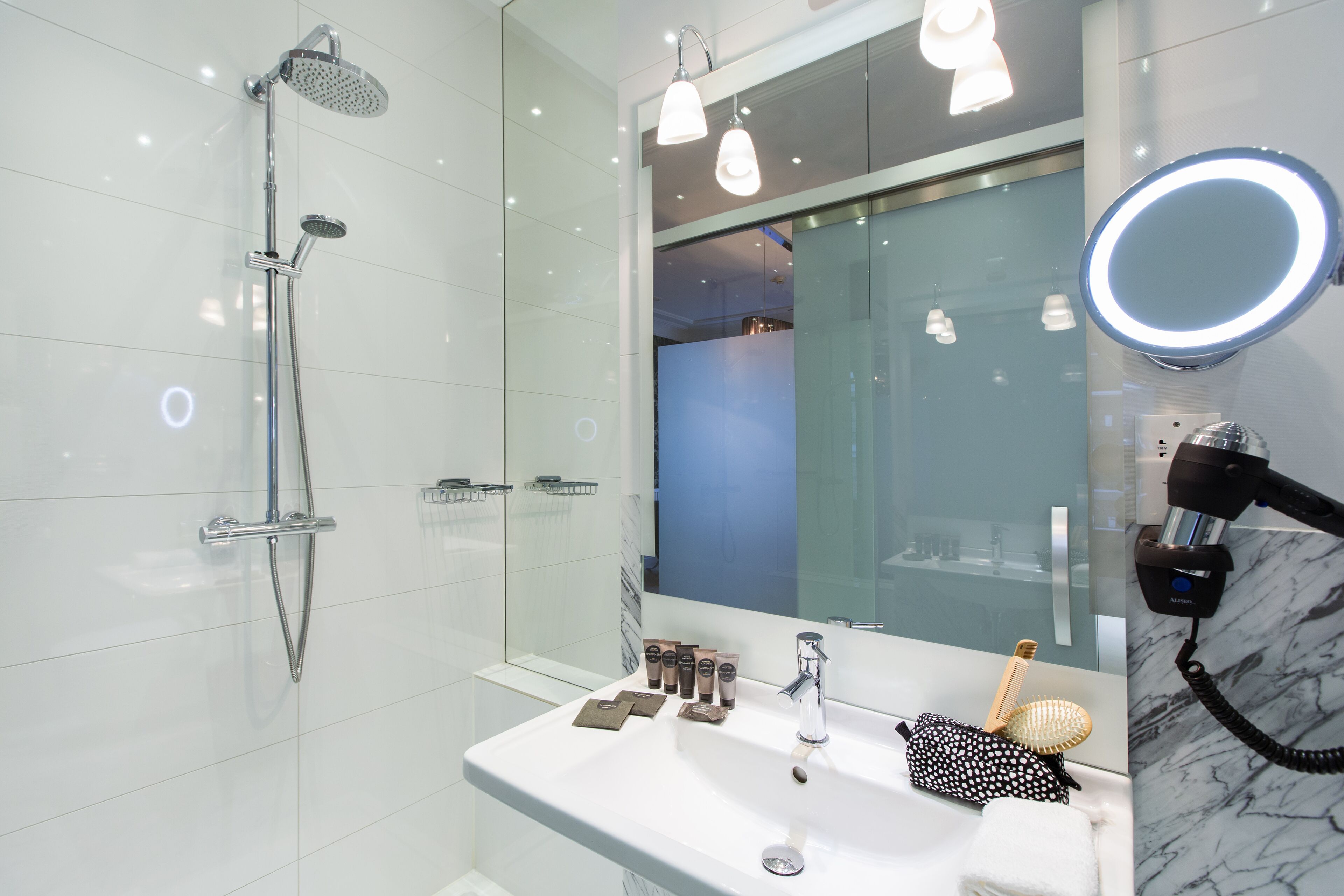 studio suite | bathroom | shower, rainfall showerhead, free toiletries, hair dryer