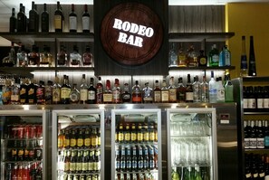 4 bars/lounges - Isa Hotel (Mount Isa City)