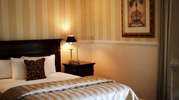 1 Schlafzimmer, Schreibtisch, schallisolierte Zimmer