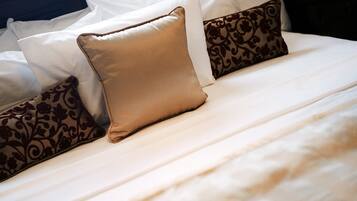 1 Schlafzimmer, Schreibtisch, schallisolierte Zimmer