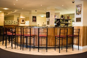 4 บาร์/เลานจ์, บาร์ค็อกเทล