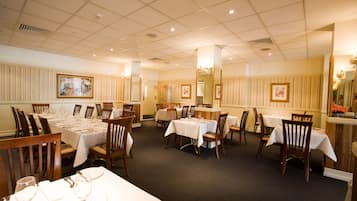 2 restaurants, Thai cuisine