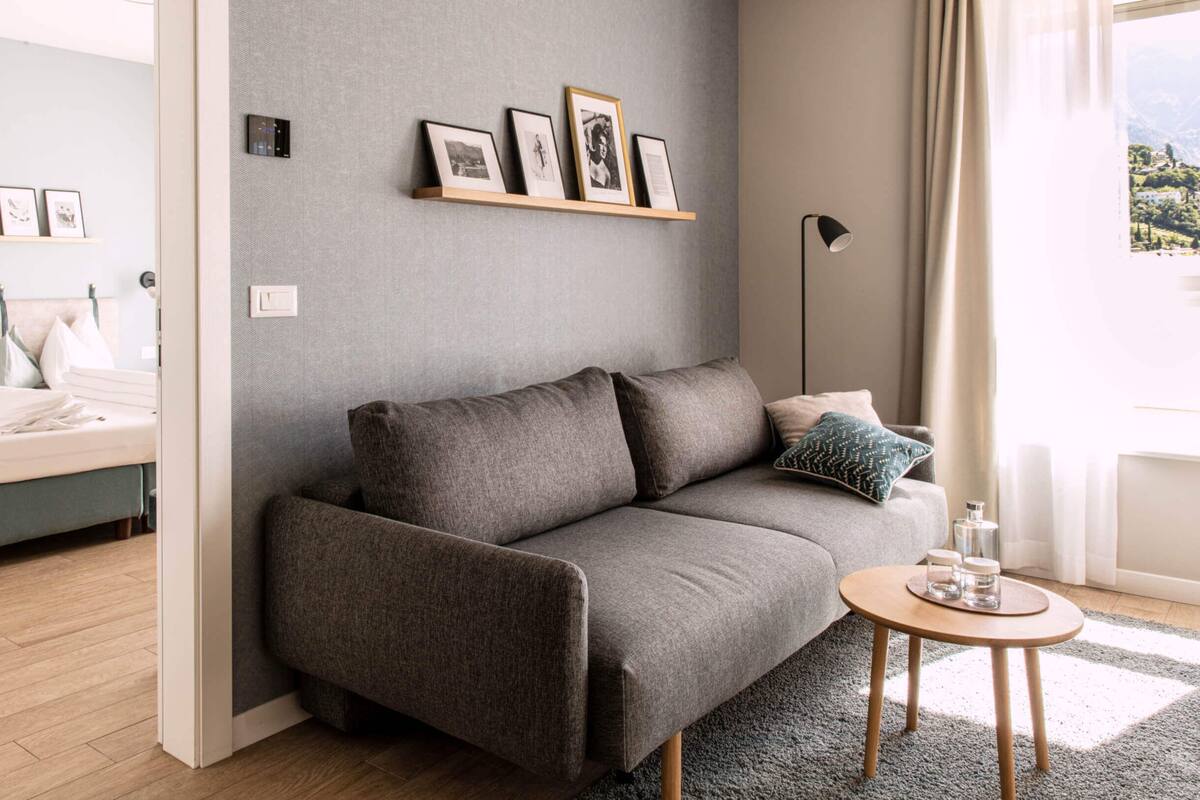 Deluxe Suite | Living room | LCD TV, heated floors