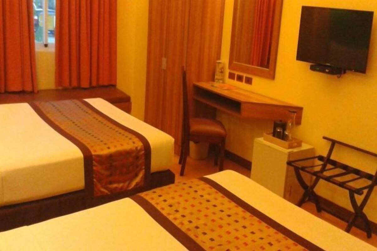 In-room safe, desk, WiFi (free), bed sheets