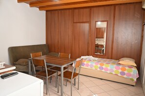 Standard Apartment | Private kitchenette | Mini-fridge - Melis Pansiyon (Bodrum)