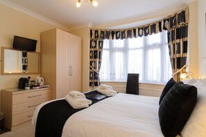 Desk, free WiFi - The Gables Guest House (Lincoln)