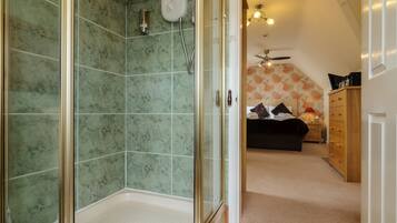 Double Room, Ensuite | Bathroom shower
