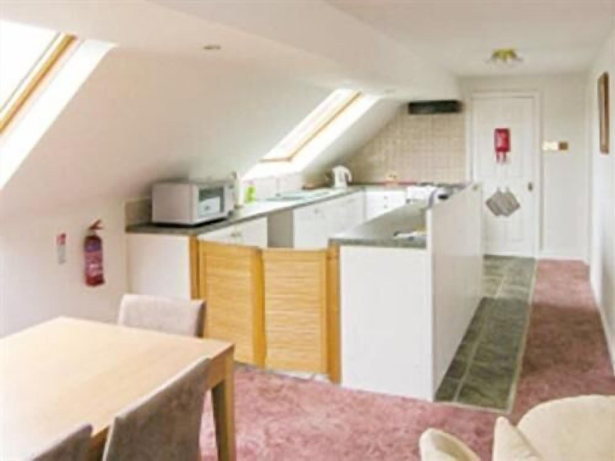 Apartment, 1 Bedroom, Ensuite (1st Floor) | Private kitchen